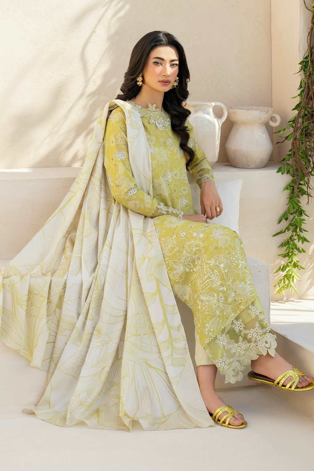 IZNIK BRAND PREMIUM LUXURY EMBROIDERED ARTICLE