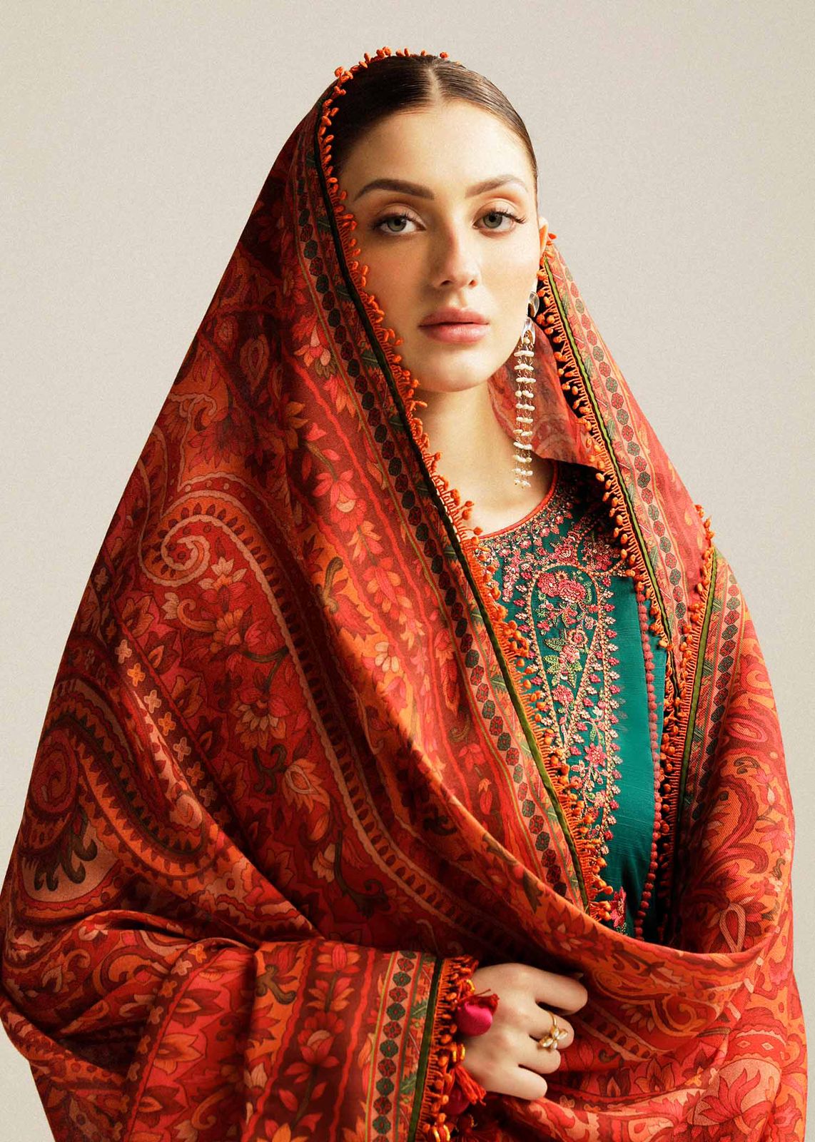 Hussain Rehar Brand Luxury Embroidered Article