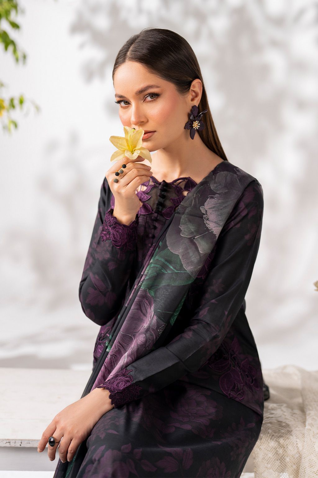 IZNIK BRAND PREMIUM LUXURY EMBROIDERED ARTICLE